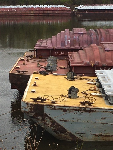 04-27 Barges at Kaposia Landing (So. St. Paul)